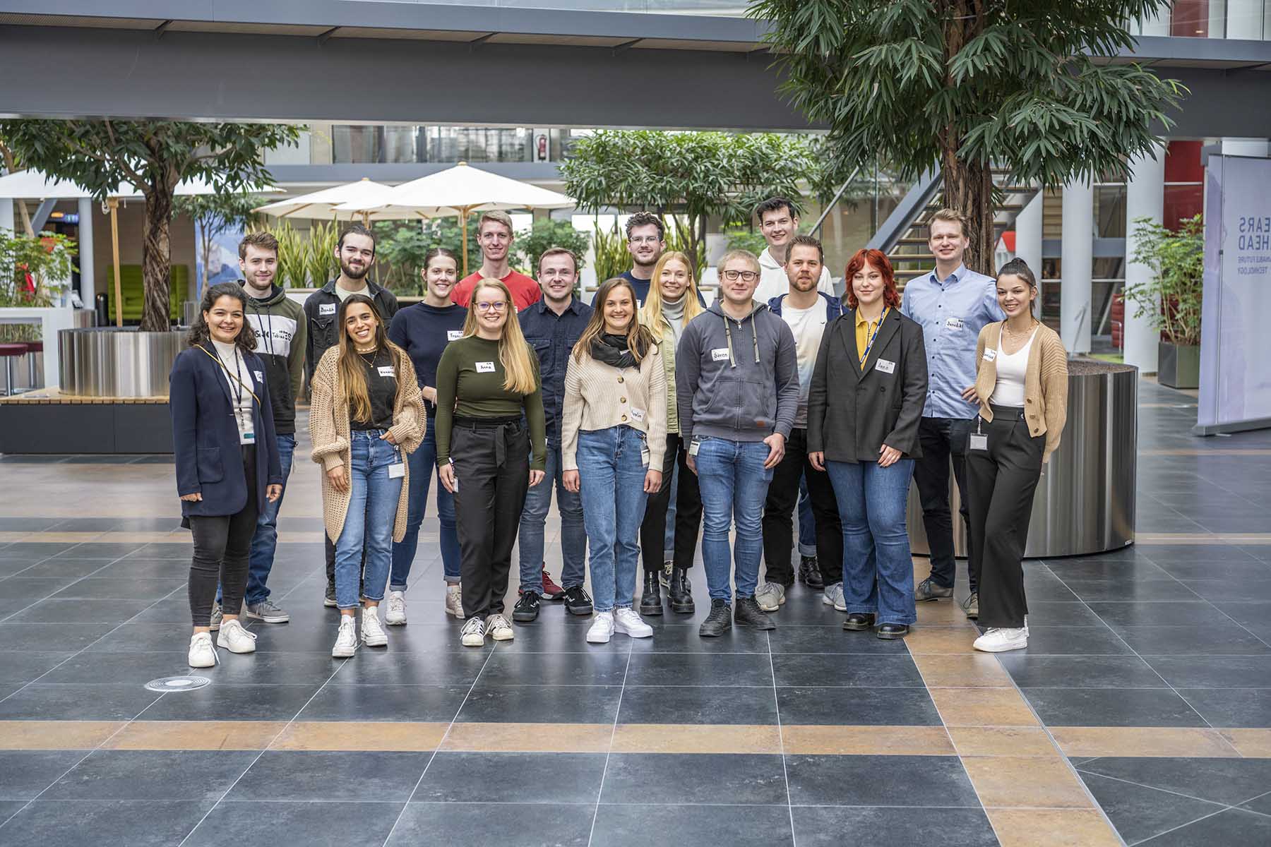 Gruppenfoto der Studierenden und StipendiatInnen der ROSEN Gruppe in Lingen (Ems)